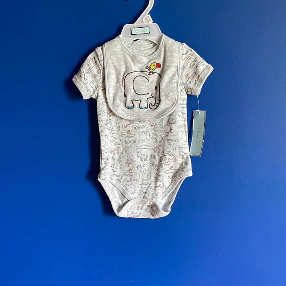 NWT Boys WeePlay onesie with bib